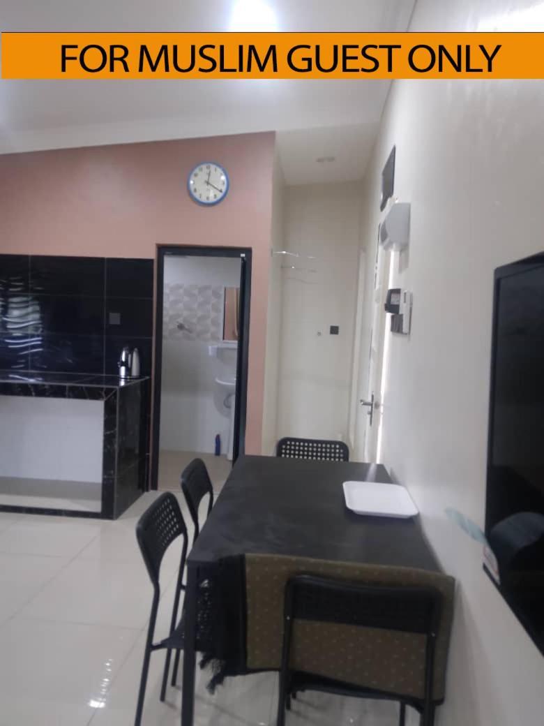 Yasmeen Studio Roomstay Kijal - Room 1 - For Two Person Islam Guest Only Exterior foto